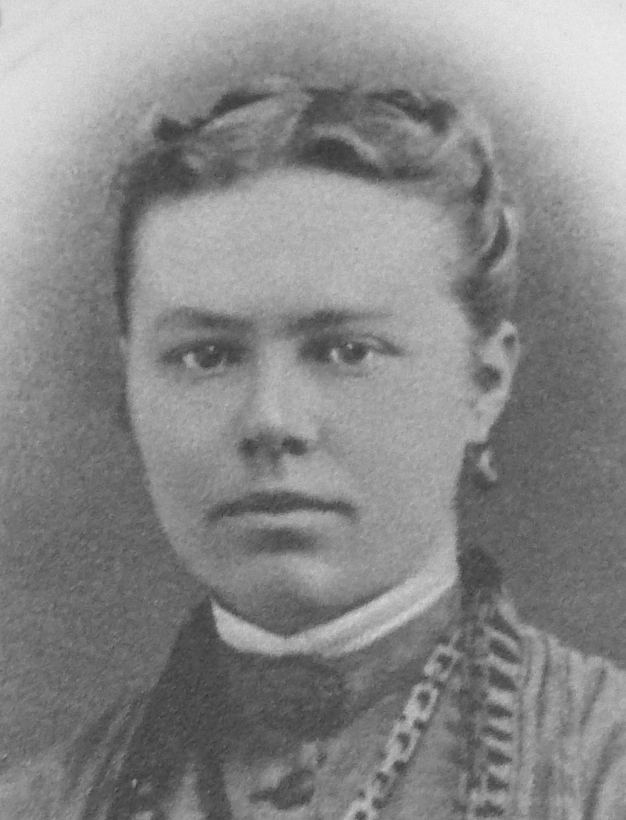 raringaringmuseum_andersdotterbotilda_1853-1927_fg_red_p.jpg