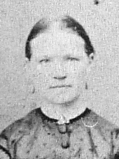 raringaringmuseum_andersdotterelna_backe_1840-1922_35_red_p.jpg