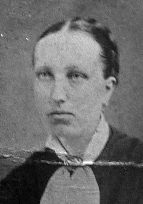 raringaringmuseum_jakobsdotterjohannamaria_1856-1931_269_red_p.jpg
