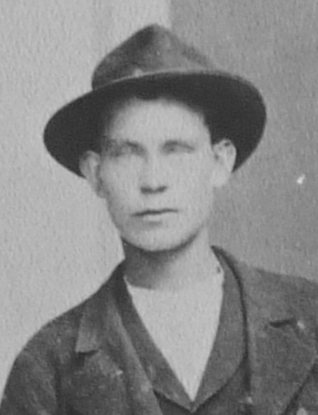 raringaringmuseum_magnusson_polisson_red_p.jpg