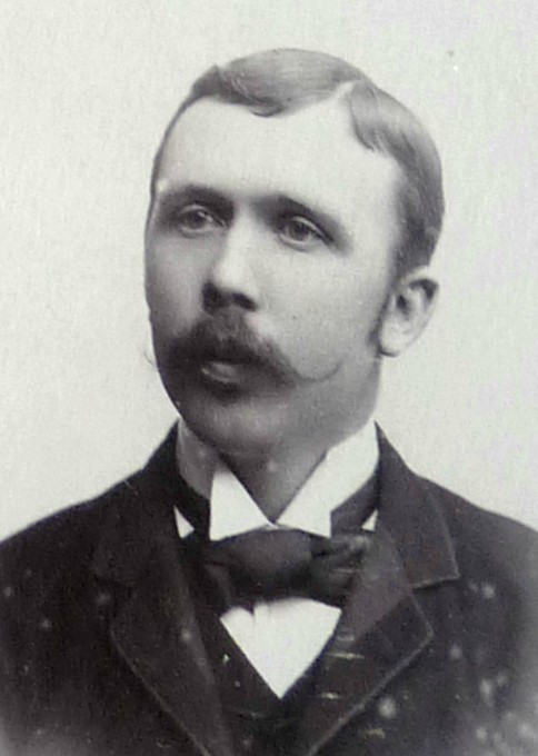 raringaringmuseum_meijeraxelreinhold_1869-1926_fg_red_p.jpg