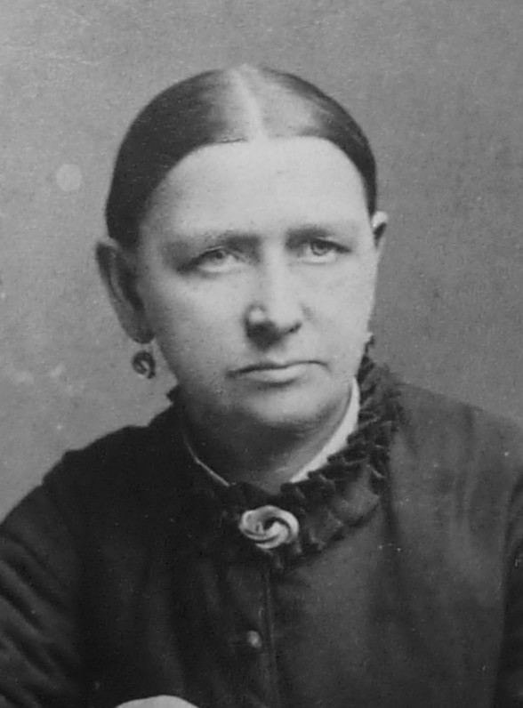 raringaringmuseum_perssonannacecilia_1835-1904_red_p.jpg