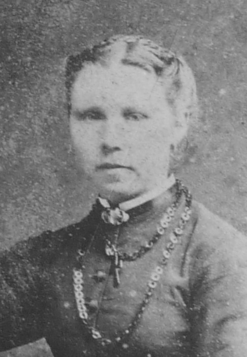 raringaringmuseum_peterssonpetronella_1852-1888_8__red_pb.jpg