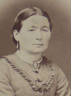 raringaringmuseum_svenssonjohanna_1834-1892_red_p.jpg