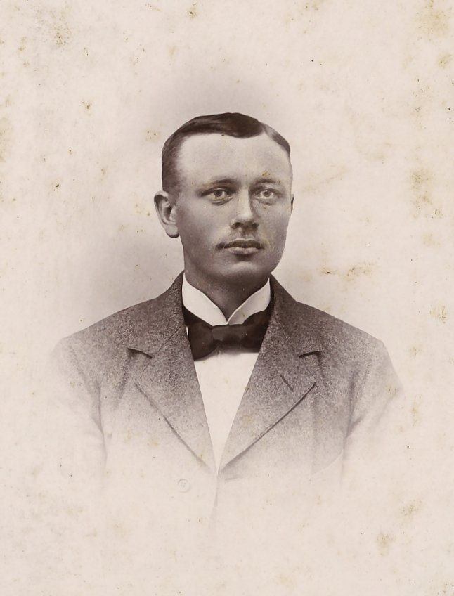 raringaringprivat_reinholdjohnemil_1873-1930_ung_300fg.jpg